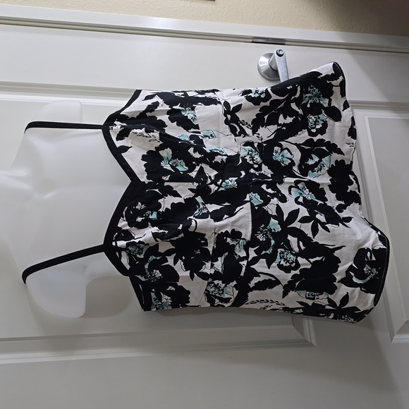 Torrid dress top‎ with blue flowers sz 3X - Picture 4 of 13